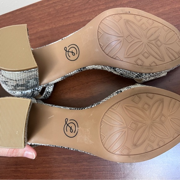 Like NEW Chinese Laundry Snake Skin Pattern block heels S 6.5/37 - Picture 4 of 13